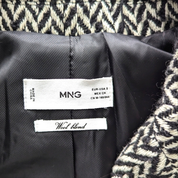 Herringbone Double-breasted Coat - Picture 3 of 10